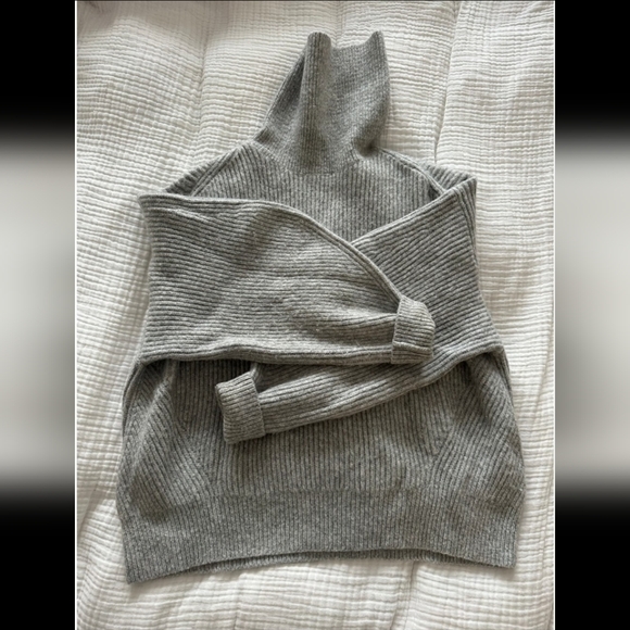 H&M  Grey Turtleneck - Picture 1 of 7